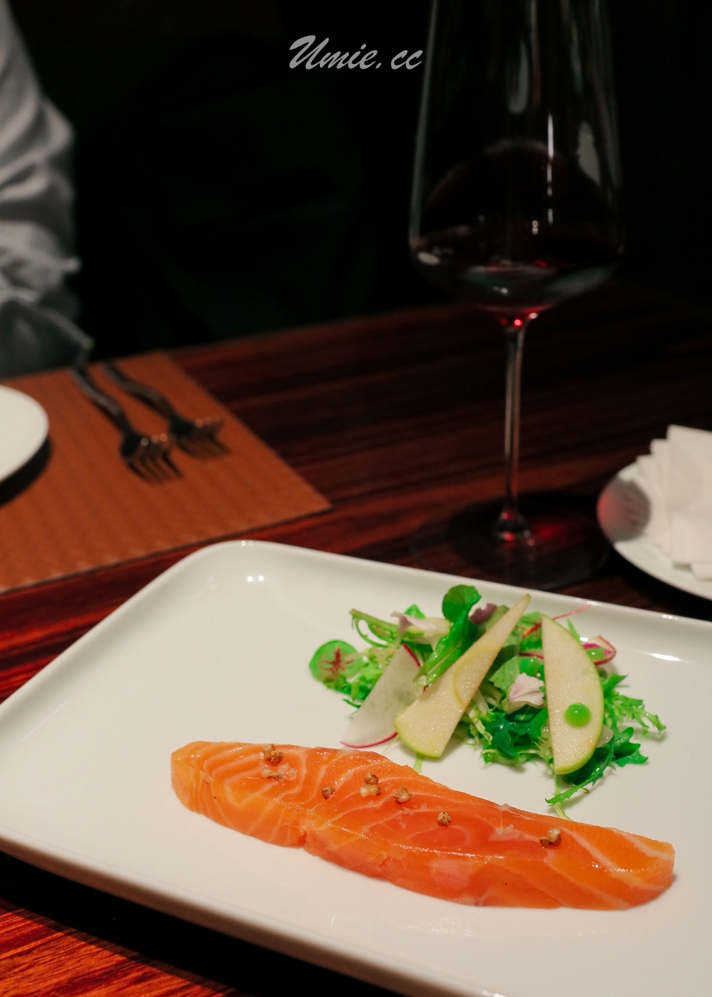 Théorie Theory 烟燻鮭魚前菜擺盤