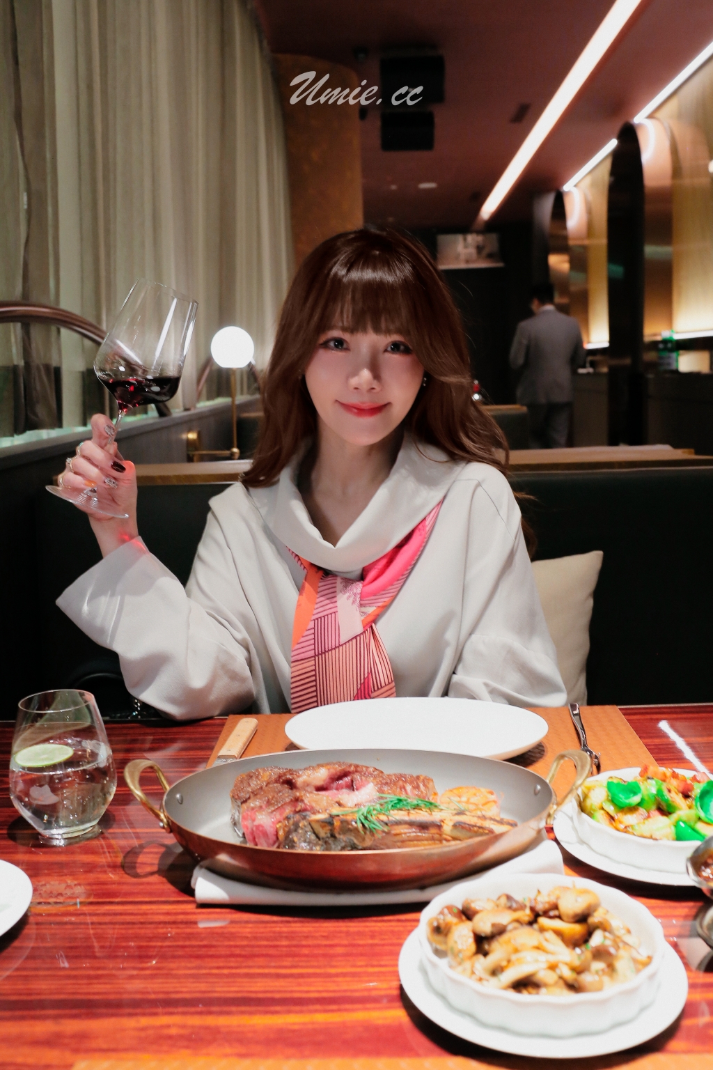 Théorie Theory 乾式熟成帶骨肋眼牛排切面特寫